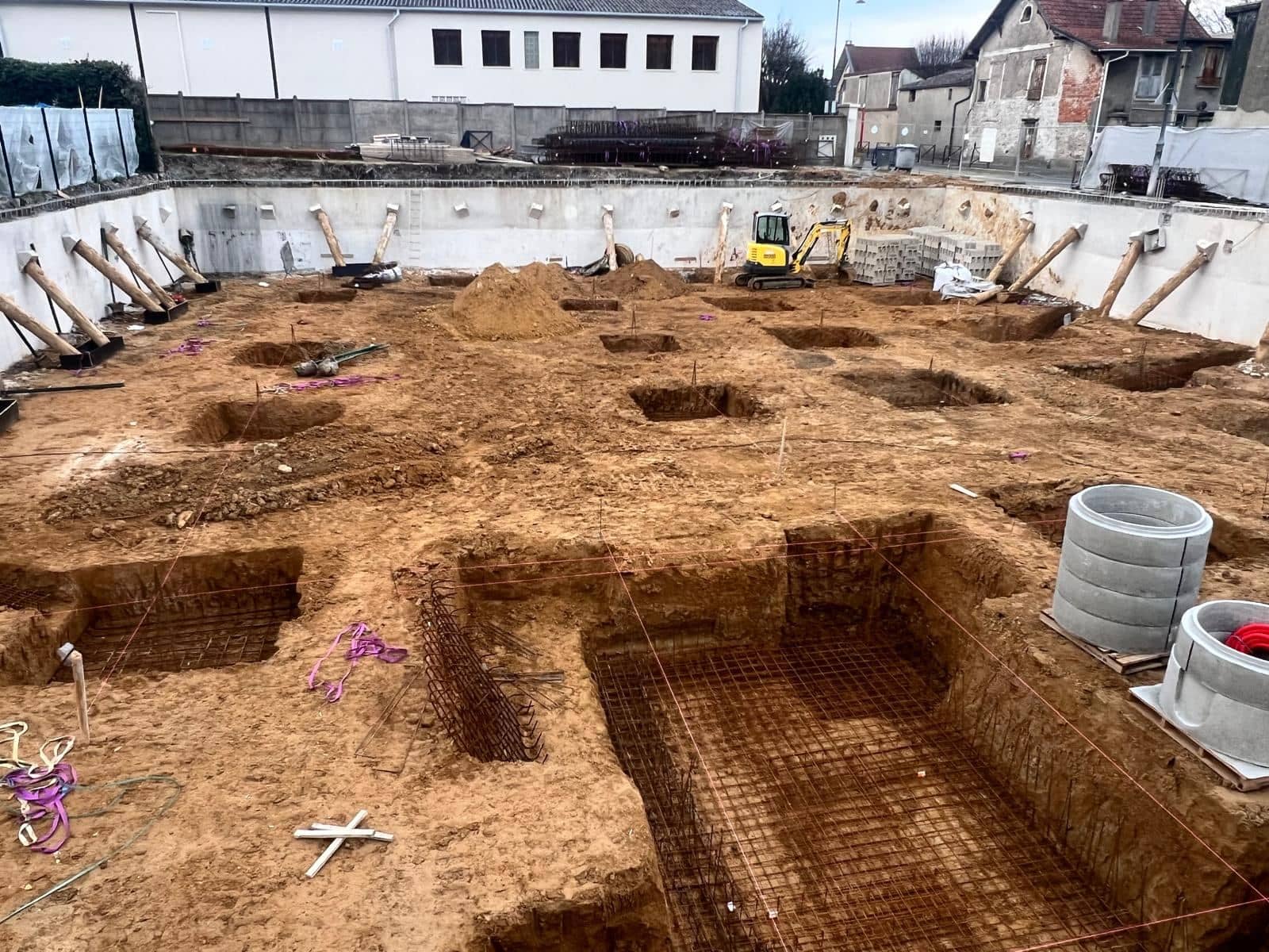 Vue d’ensemble des fouilles et ferraillages