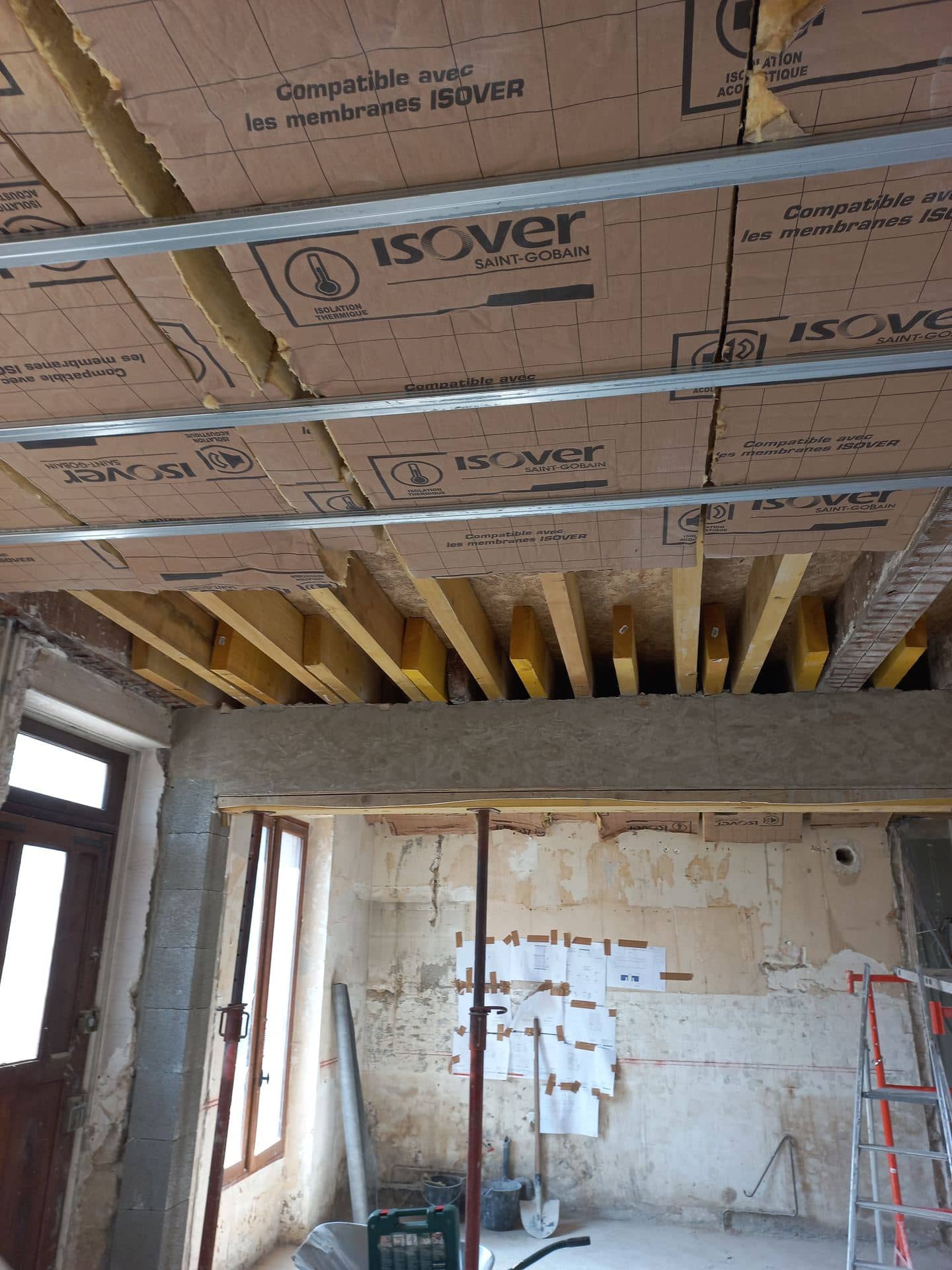 Plafond isolé sur fourrures sous solivage neuf