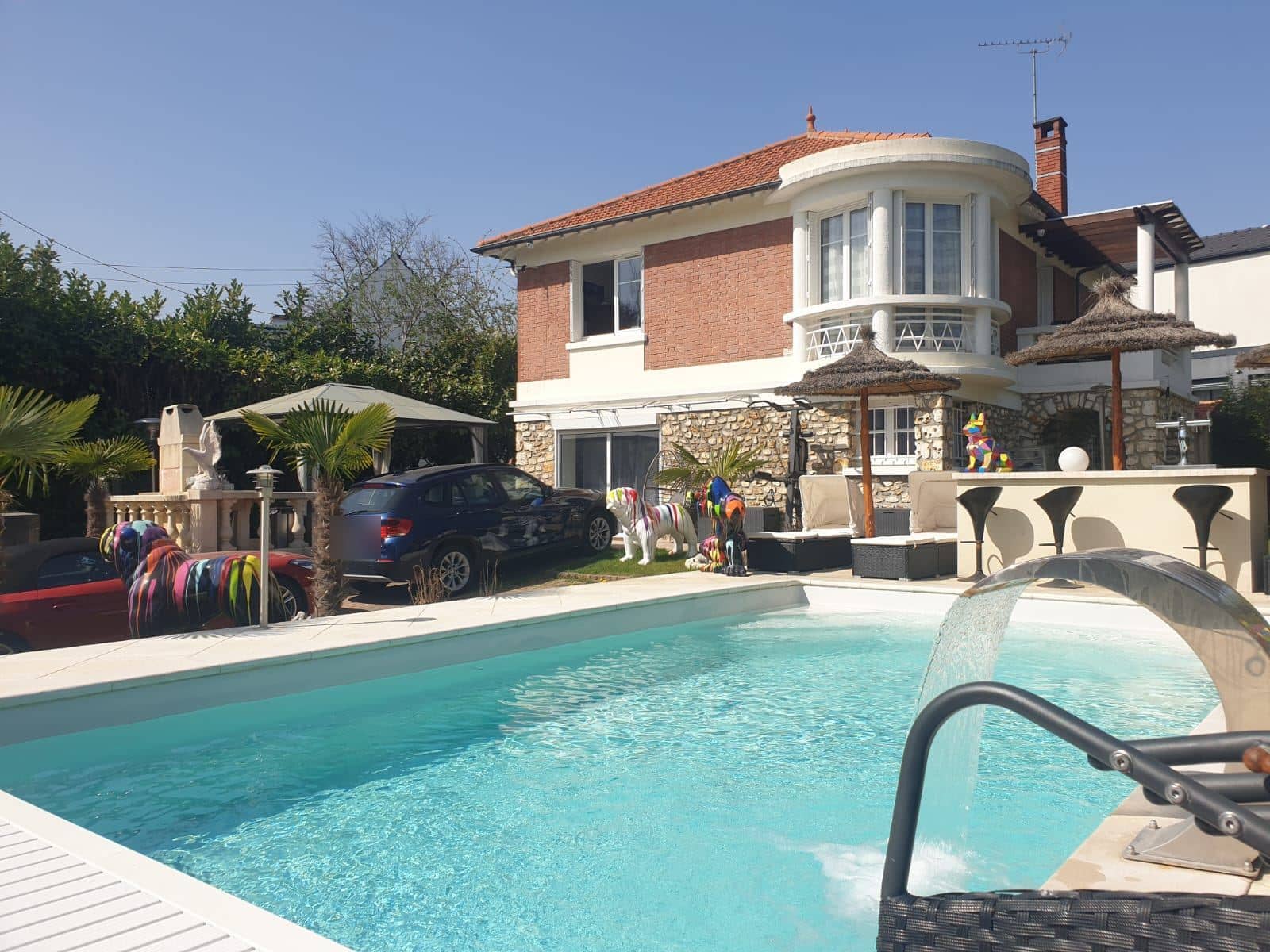 Maison avant surélévation, rotonde et toiture en tuiles